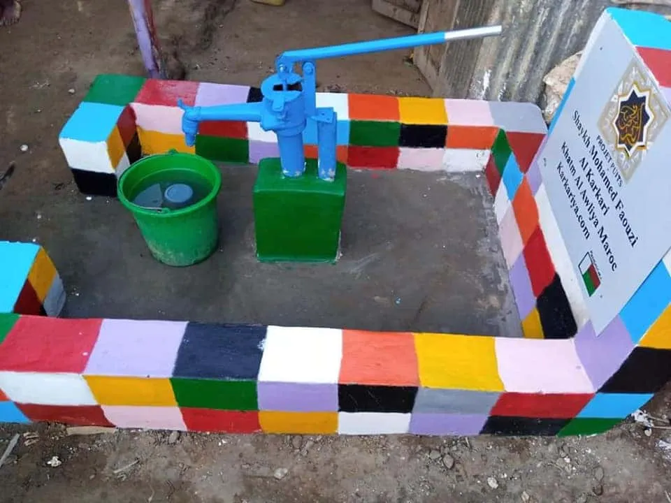 Malagasy Karkaris build a well in Tsianaloka