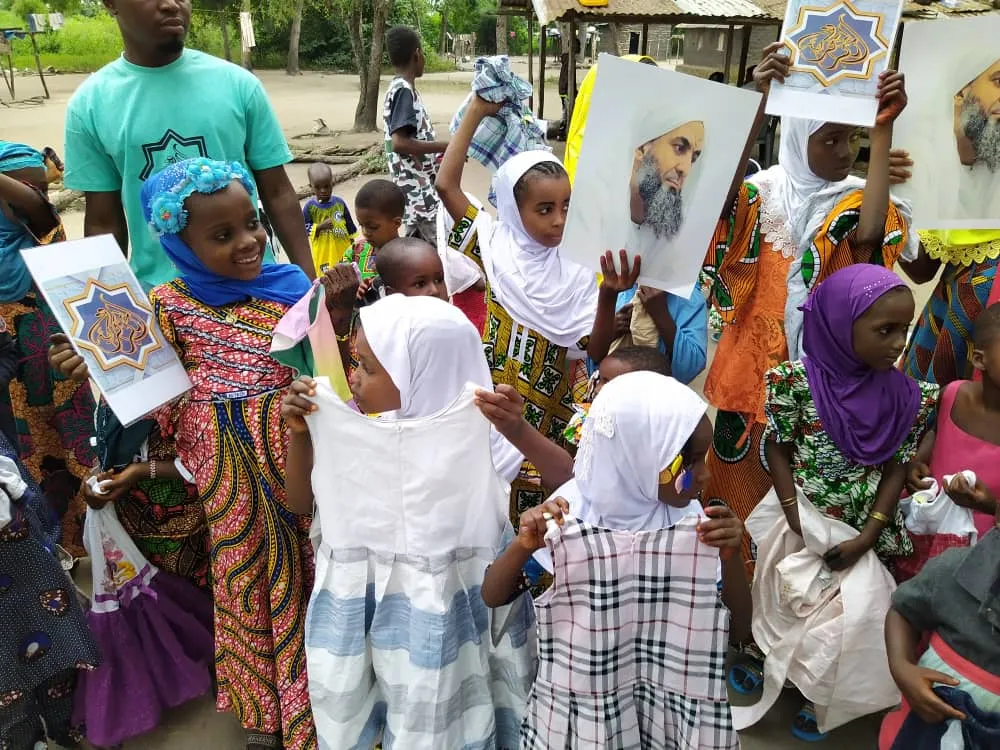 Les disciples karkaris ghanéens font la joie des orphelins du village Dave