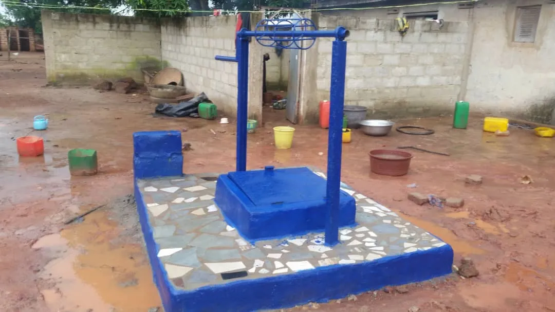 Les karkaris ivoiriens creusent un puits d’eau potable à Tehiri