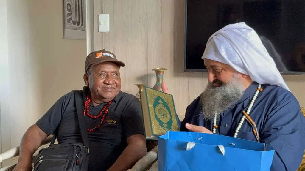 Rencontre du Shaykh avec un chef de tribu indigène au Brésil