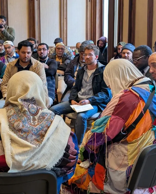 Le public écoute attentivement les échanges, Assises fraternelles