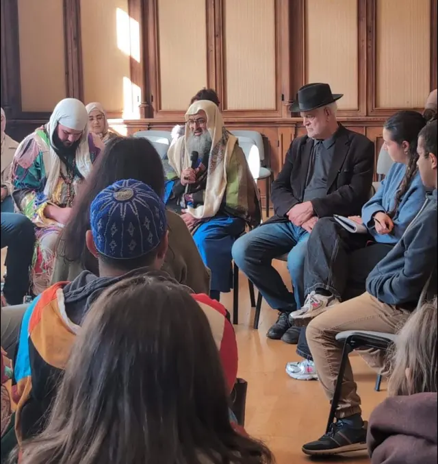 Le Shaykh s'exprime aux côtés du rabbin Michel Serfaty