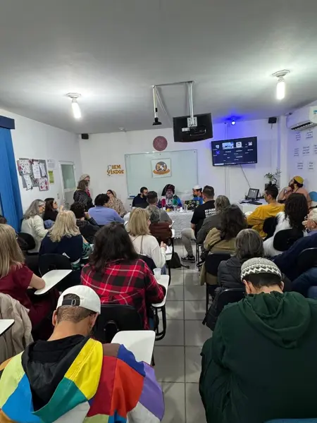 Le Shaykh face à la salle, à l'Institut de sciences psychologiques et parapsychologiques de Joinville