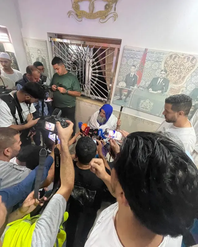 Le Shaykh entouré de journalistes marocains
