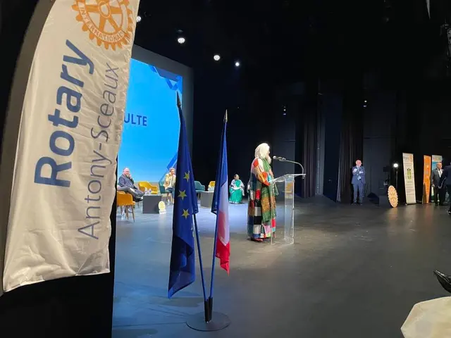 Le Shaykh à la tribune du Symposium pour la Paix, Rotary Antony-Sceaux